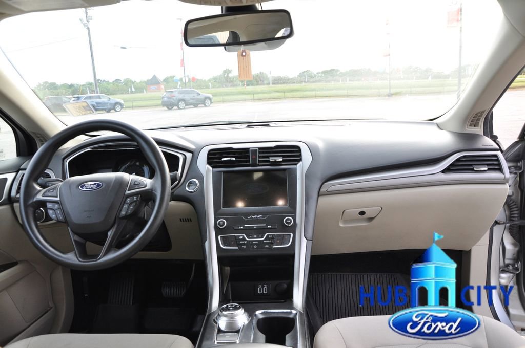 Used 2020 Ford Fusion SE AWD/4WD image 18