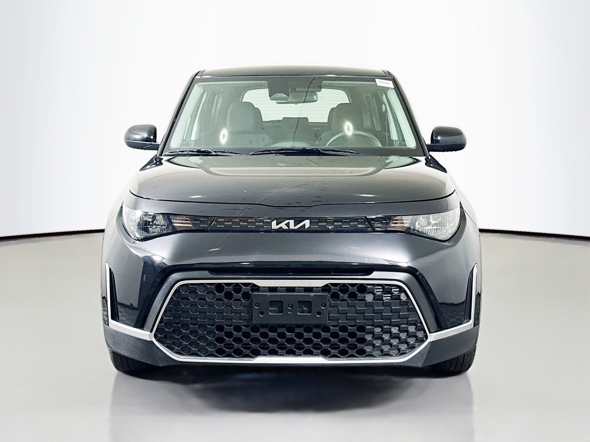 Used 2025 Kia Soul LX w/ LX Technology Package image 2