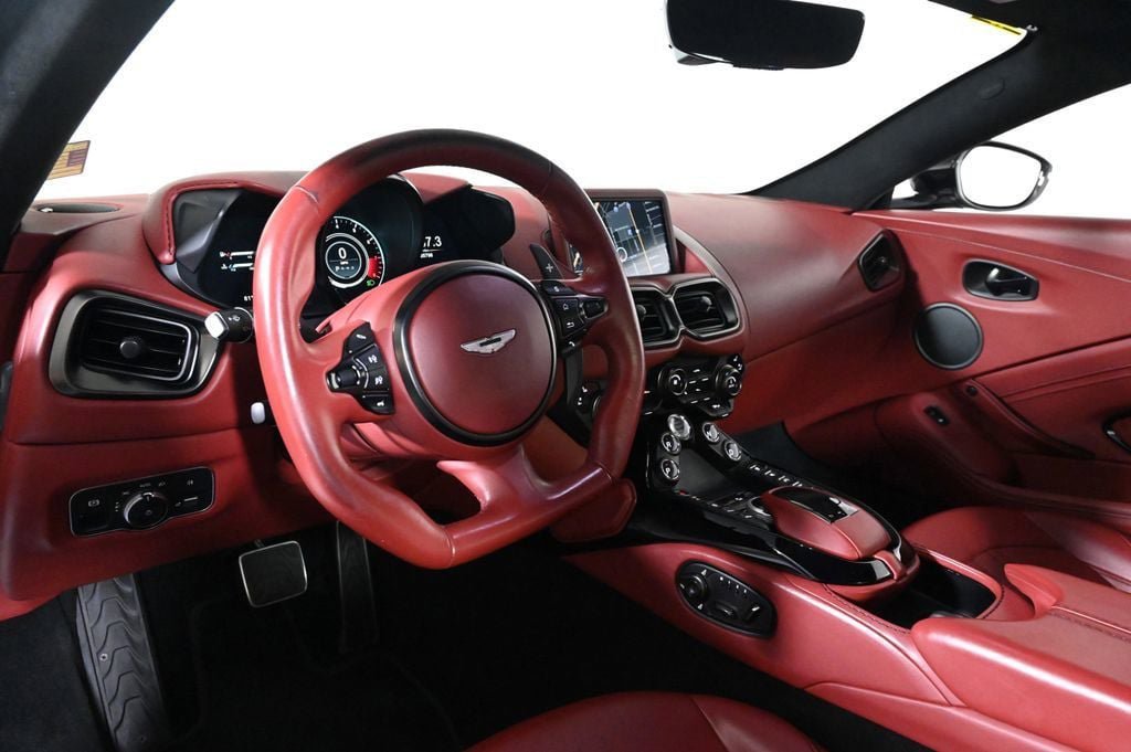 Used 2022 Aston Martin V8 Vantage Coupe RWD image 9