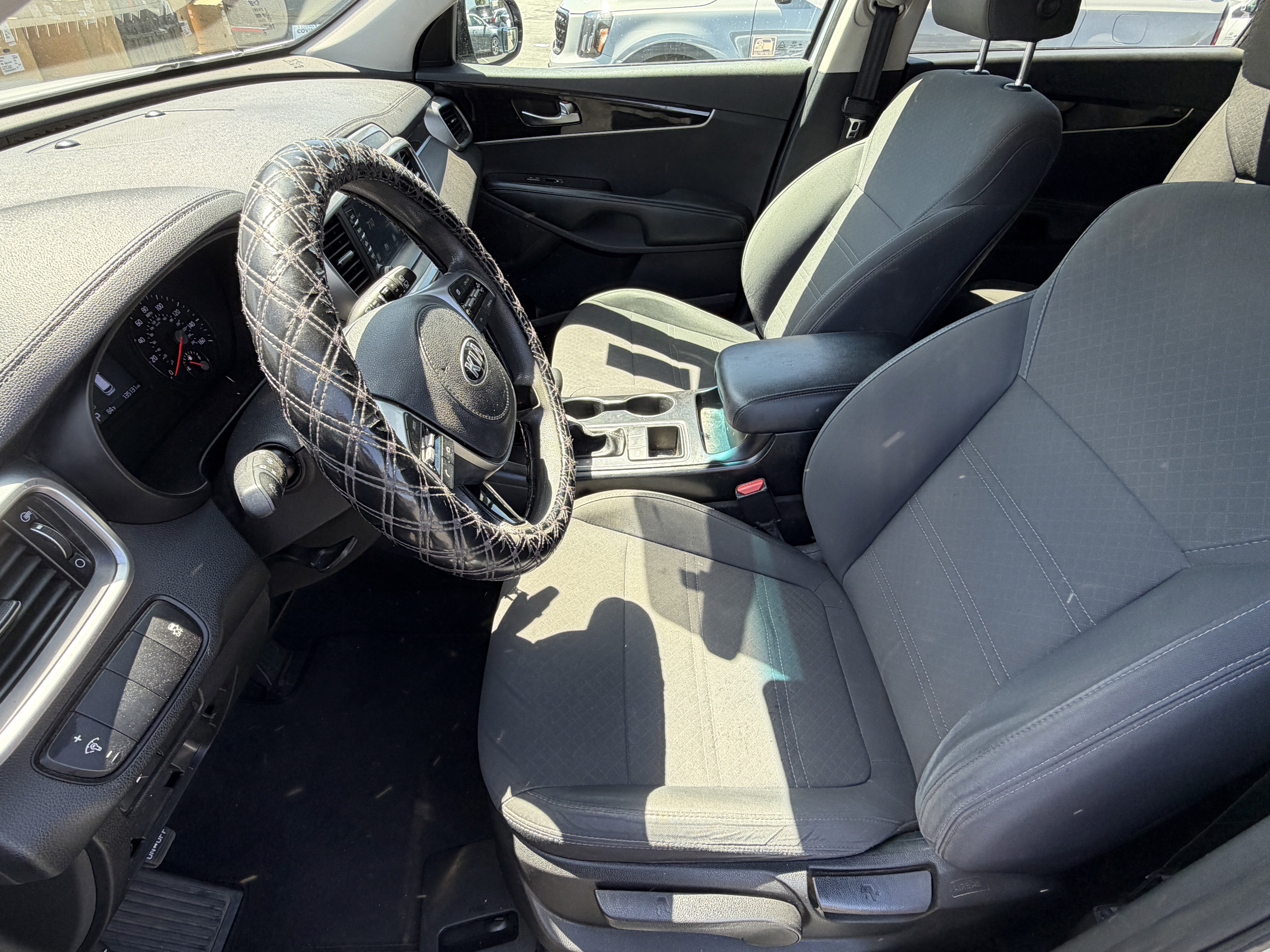 Used 2020 Kia Sorento LX image 11