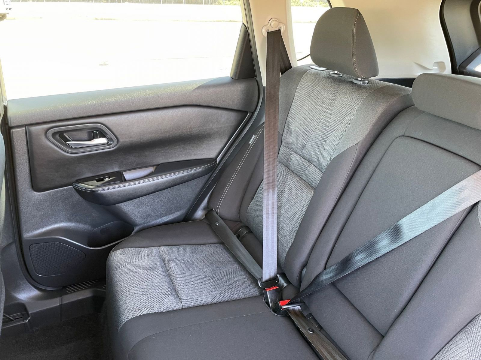 Used 2025 Nissan Rogue SV image 41