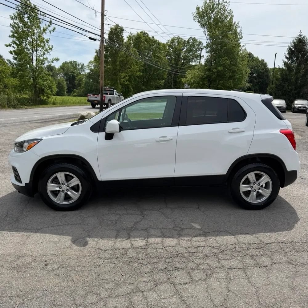 Used 2021 Chevrolet Trax LS w/ Tint and Cruise Package FWD image 3