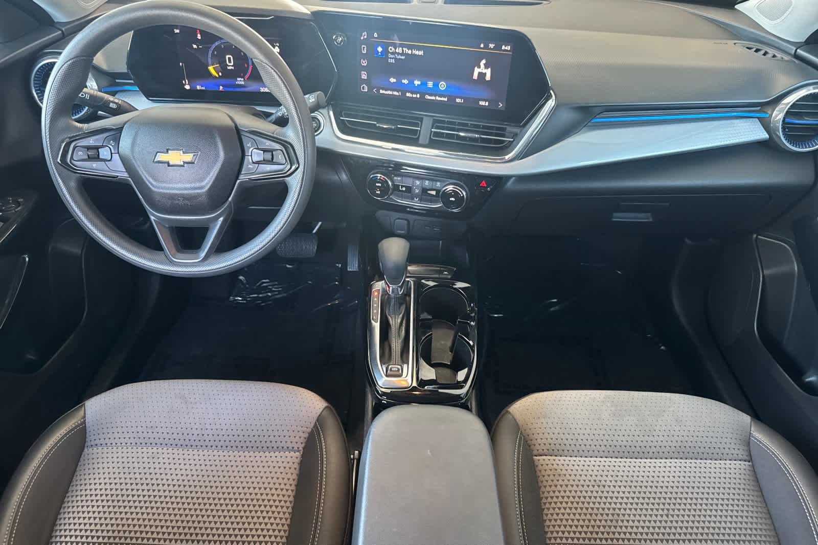 Used 2025 Chevrolet Trax LT FWD image 3