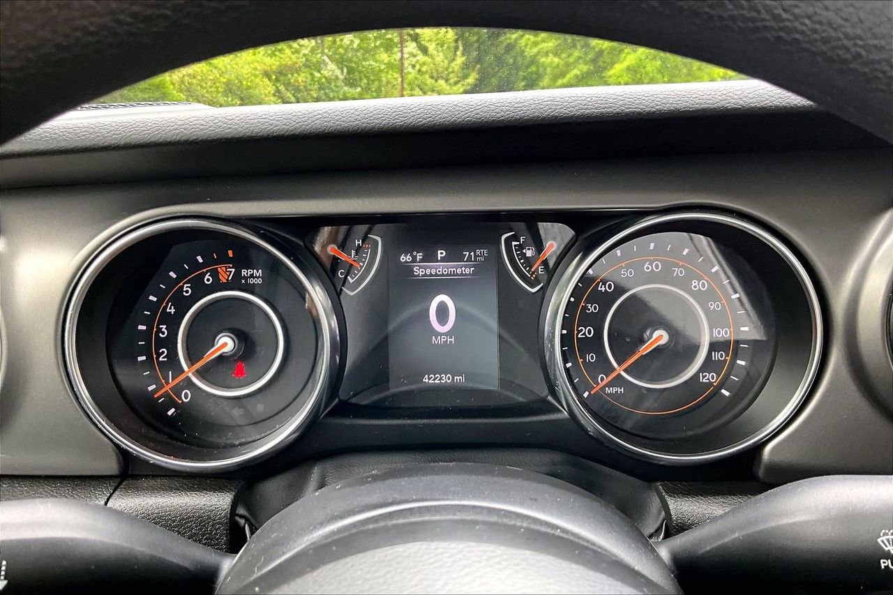 Certified 2022 Jeep Gladiator Sport AWD/4WD image 10