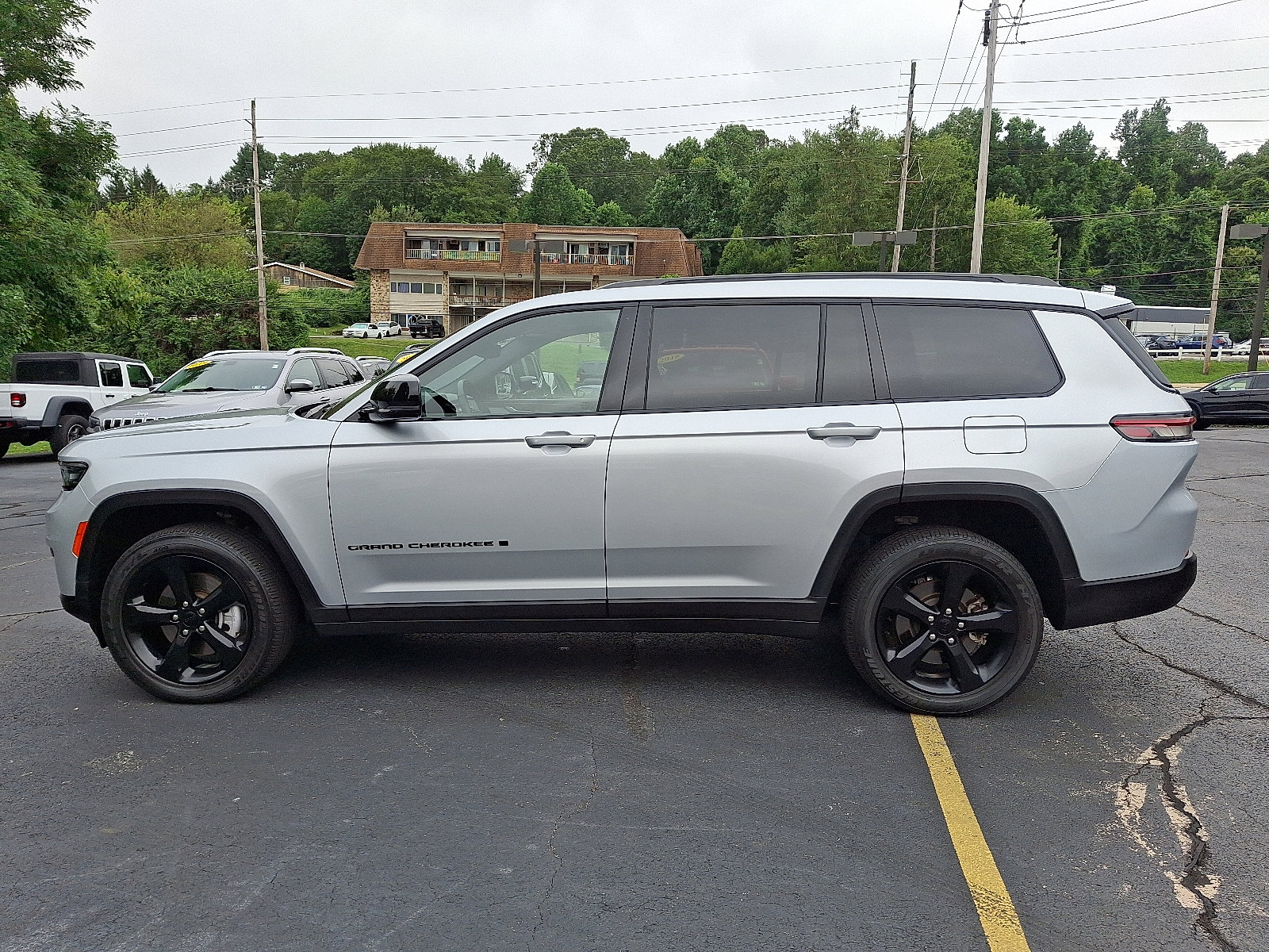 Certified 2022 Jeep Grand Cherokee L Laredo image 4
