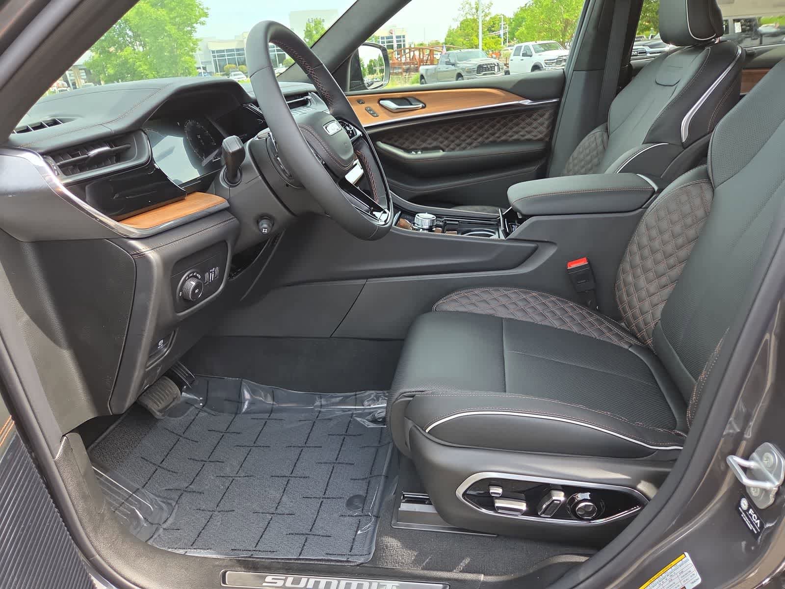 New 2026 Jeep Grand Cherokee Summit AWD/4WD image 19