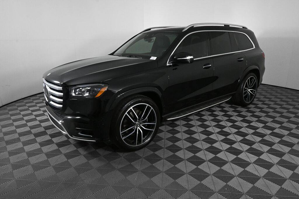 Used 2025 Mercedes-Benz GLS 580 4MATIC image 1