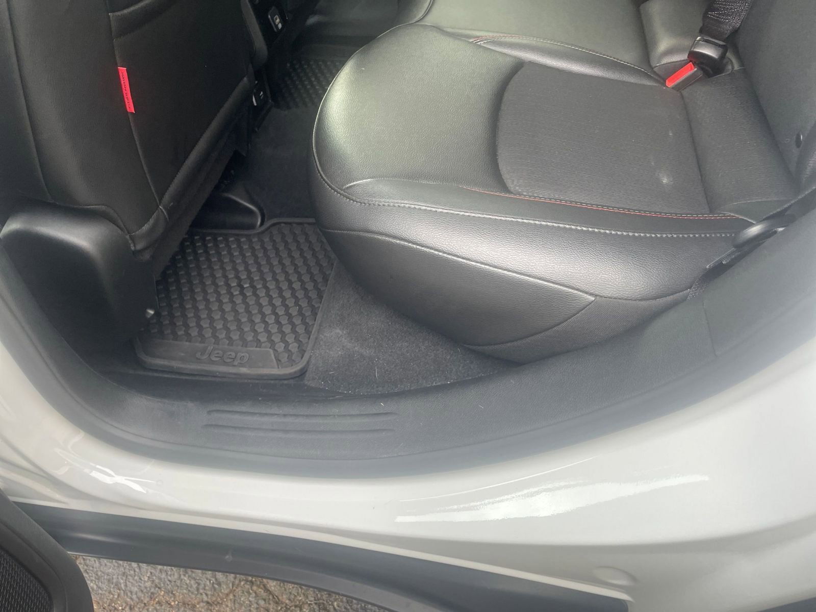 Used 2025 Jeep Compass Trailhawk image 25