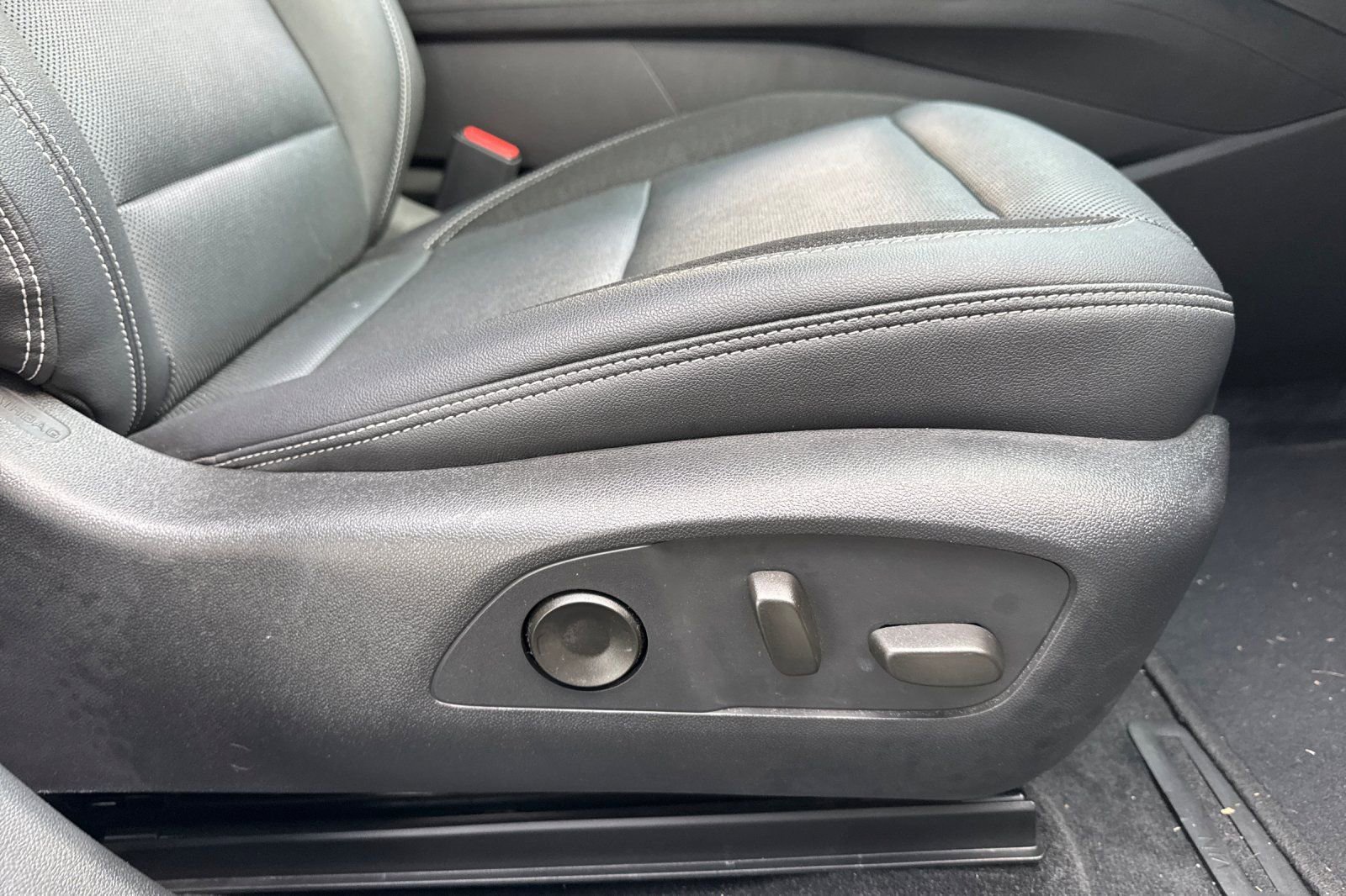 Used 2024 Chevrolet Blazer EV LT image 23