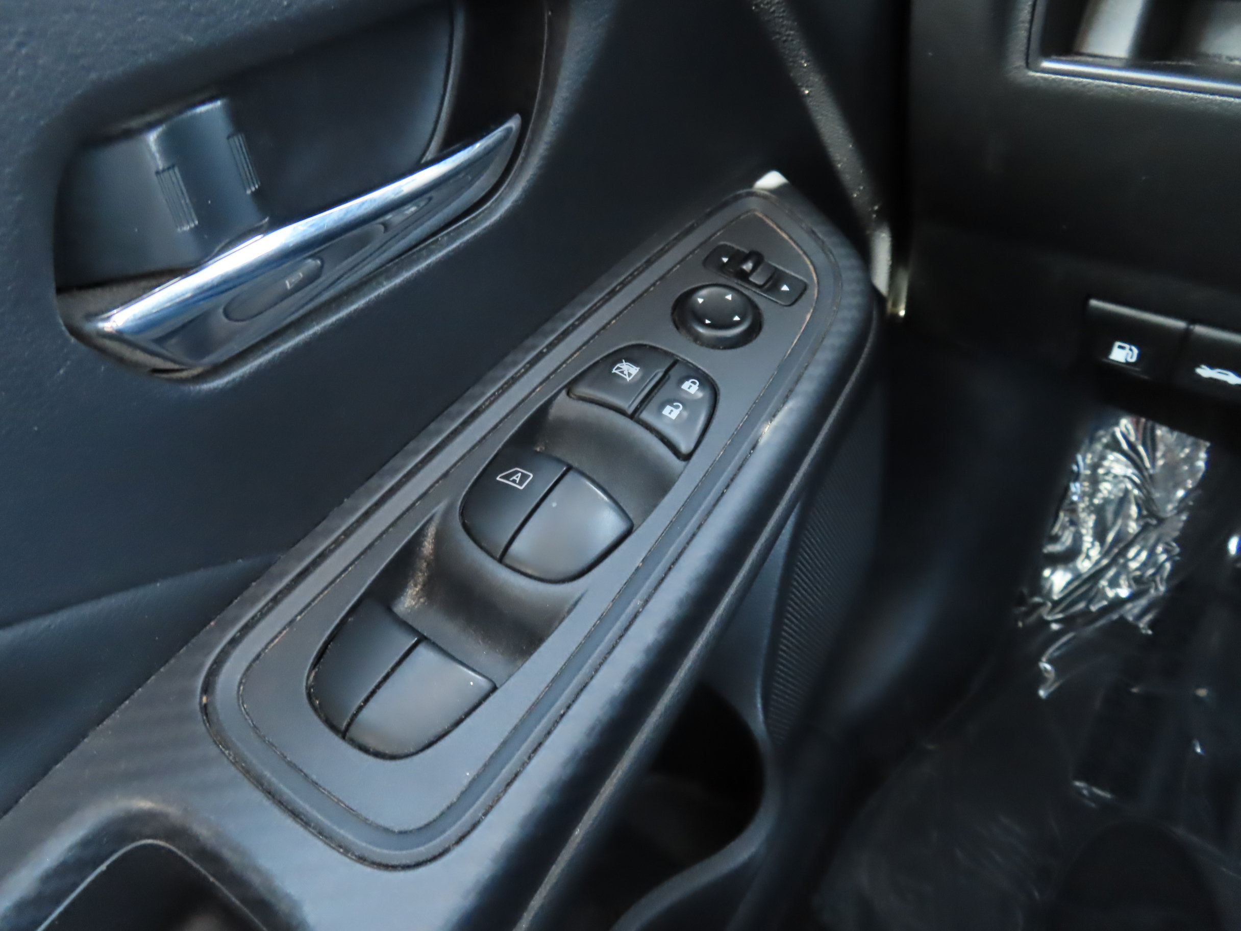 Used 2020 Nissan Versa SV FWD image 21