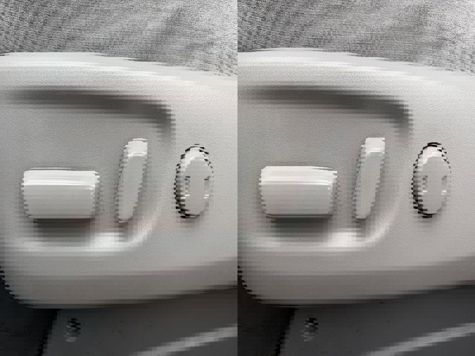 Used 2018 Toyota Sienna LE w/ Carpet Mat Package image 20