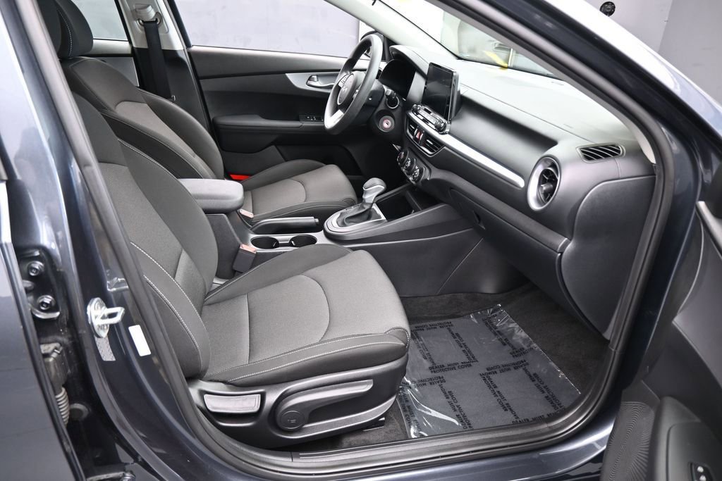 Used 2023 Kia Forte LXS w/ LXS Technology Package FWD image 34