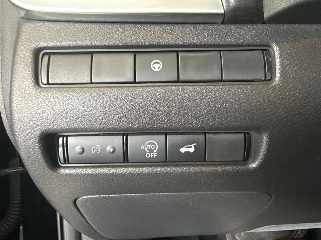 Used 2024 Nissan Rogue SV AWD/4WD image 15