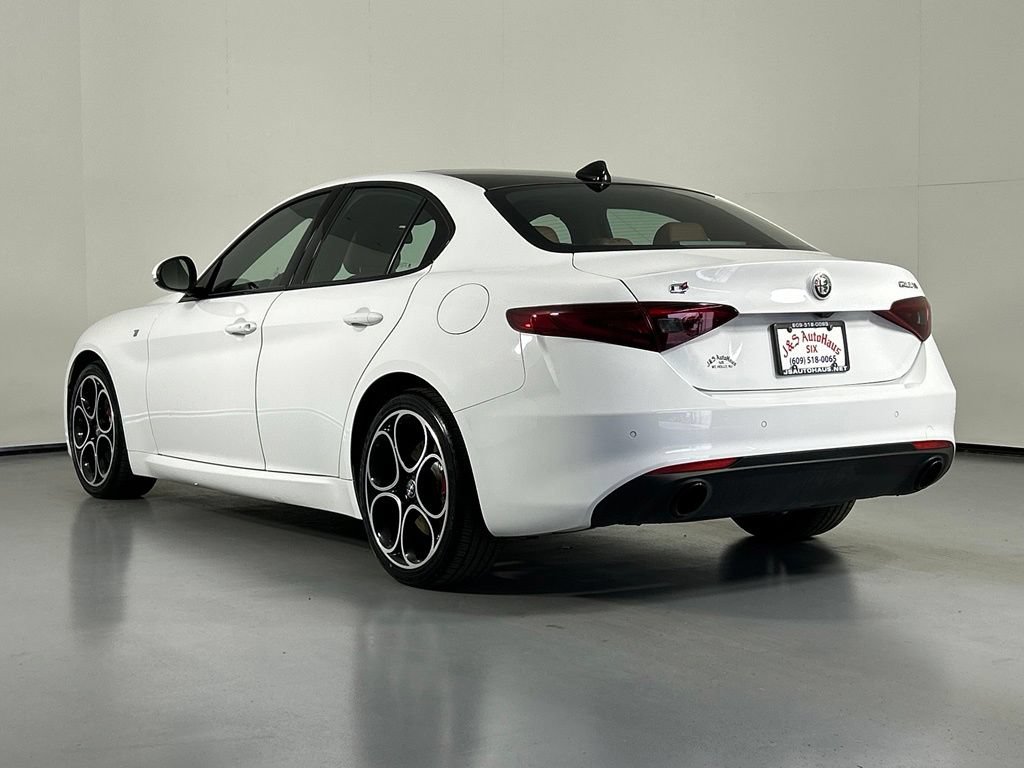Used 2022 Alfa Romeo Giulia Ti AWD/4WD image 5