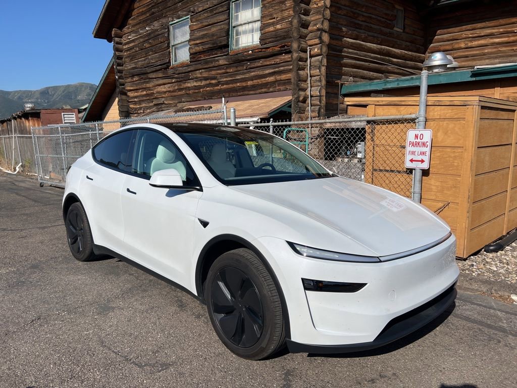 Used 2026 Tesla Model Y 2WD image 1