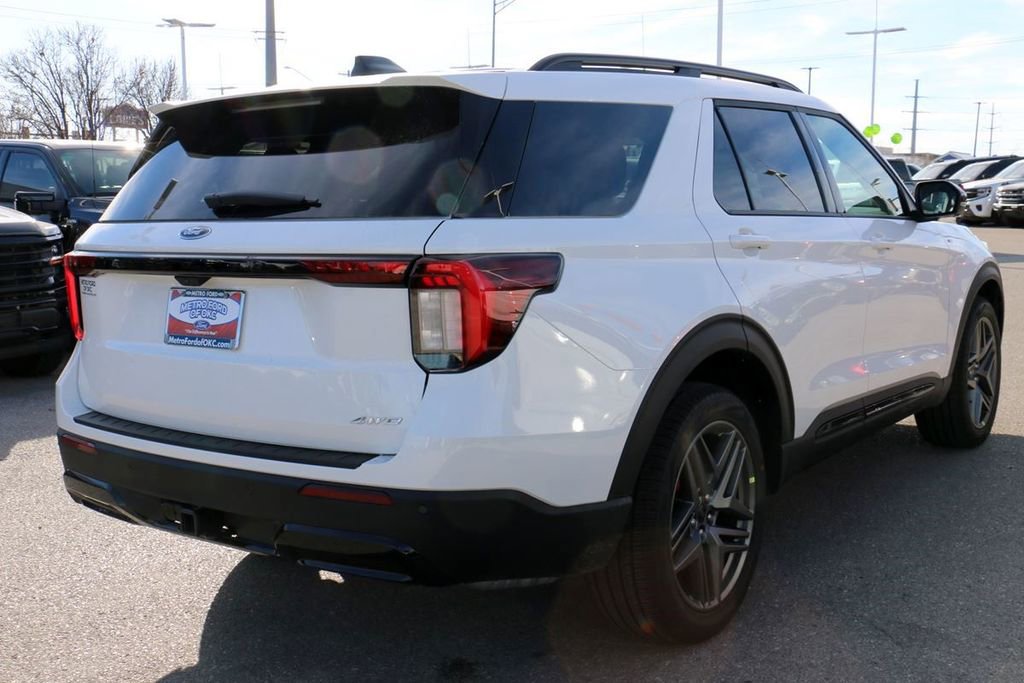 New 2026 Ford Explorer ST-Line w/ ST-Line Street Pack image 5