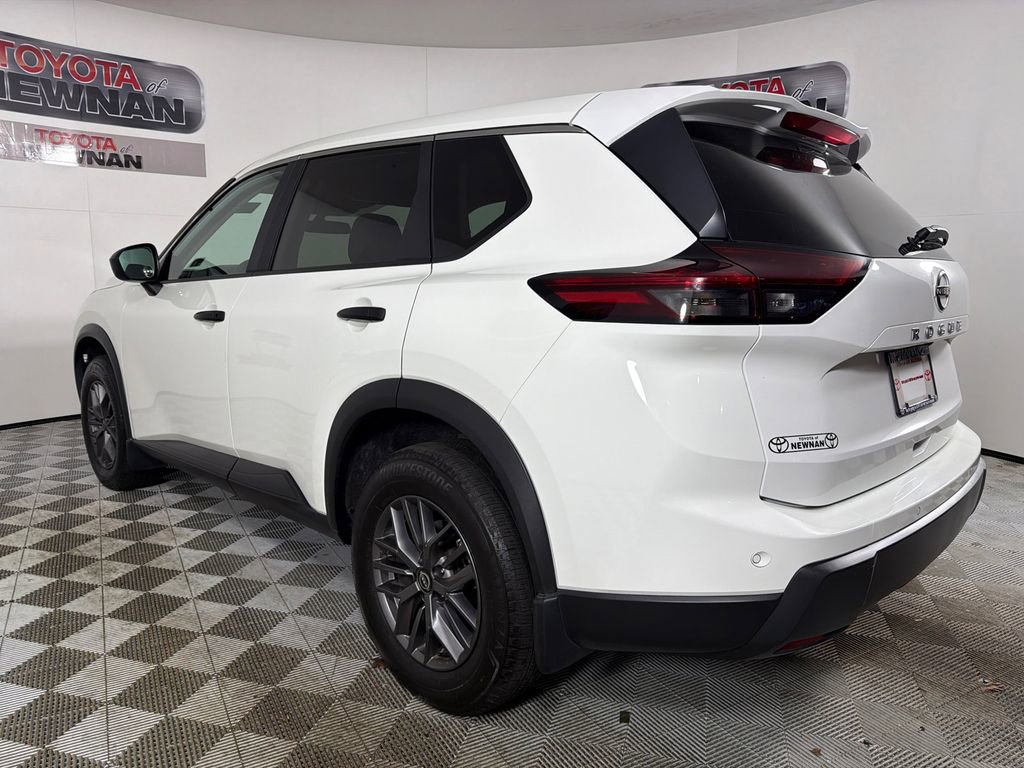 Used 2024 Nissan Rogue S image 5