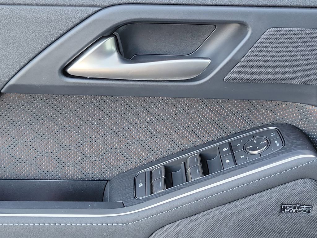 Used 2024 Lexus GX 550 w/ Accessory Package (31) image 17