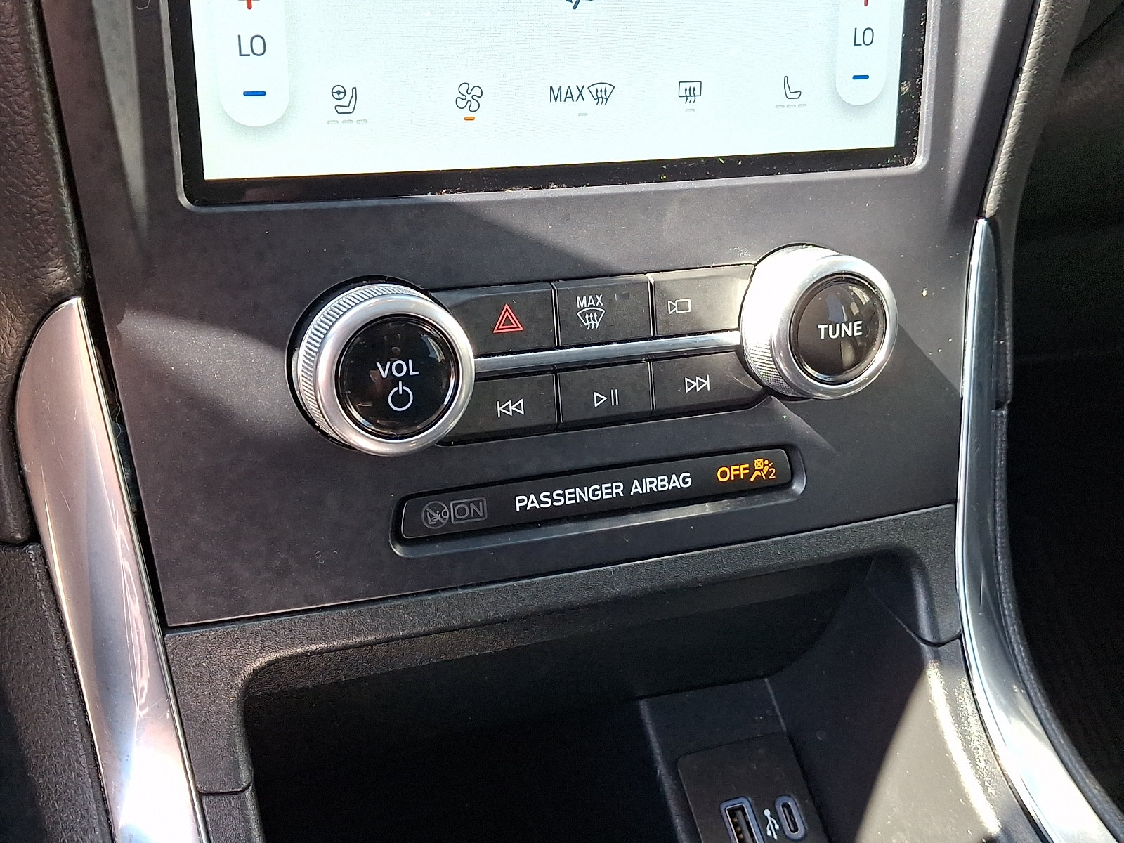 Used 2022 Ford Edge Titanium AWD/4WD image 17