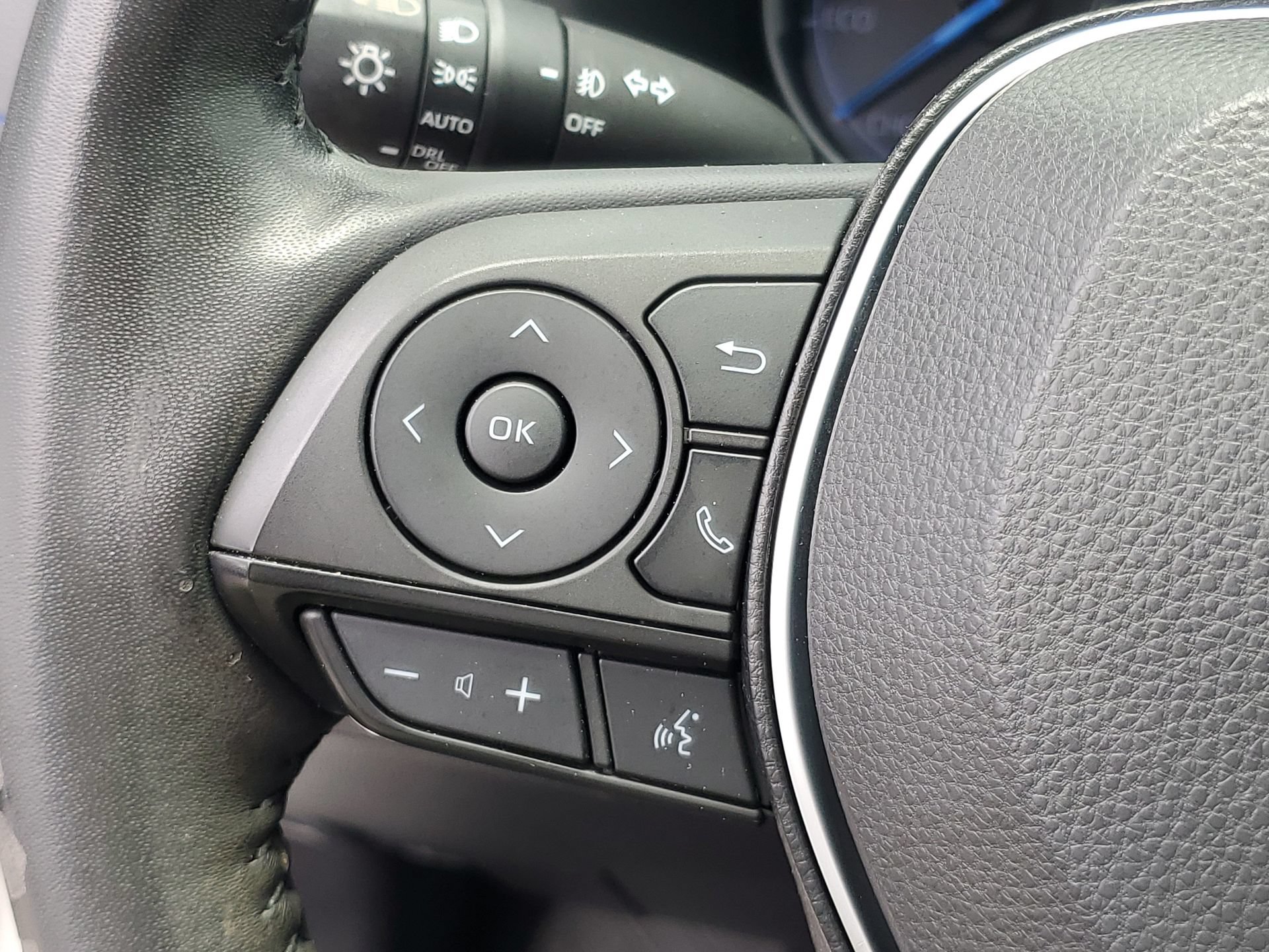 Used 2019 Toyota RAV4 XSE w/ XSE Weather Package AWD/4WD image 26