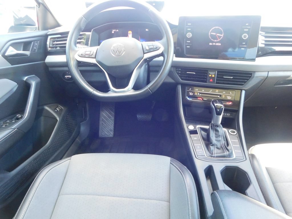 Used 2025 Volkswagen Jetta SE FWD image 17