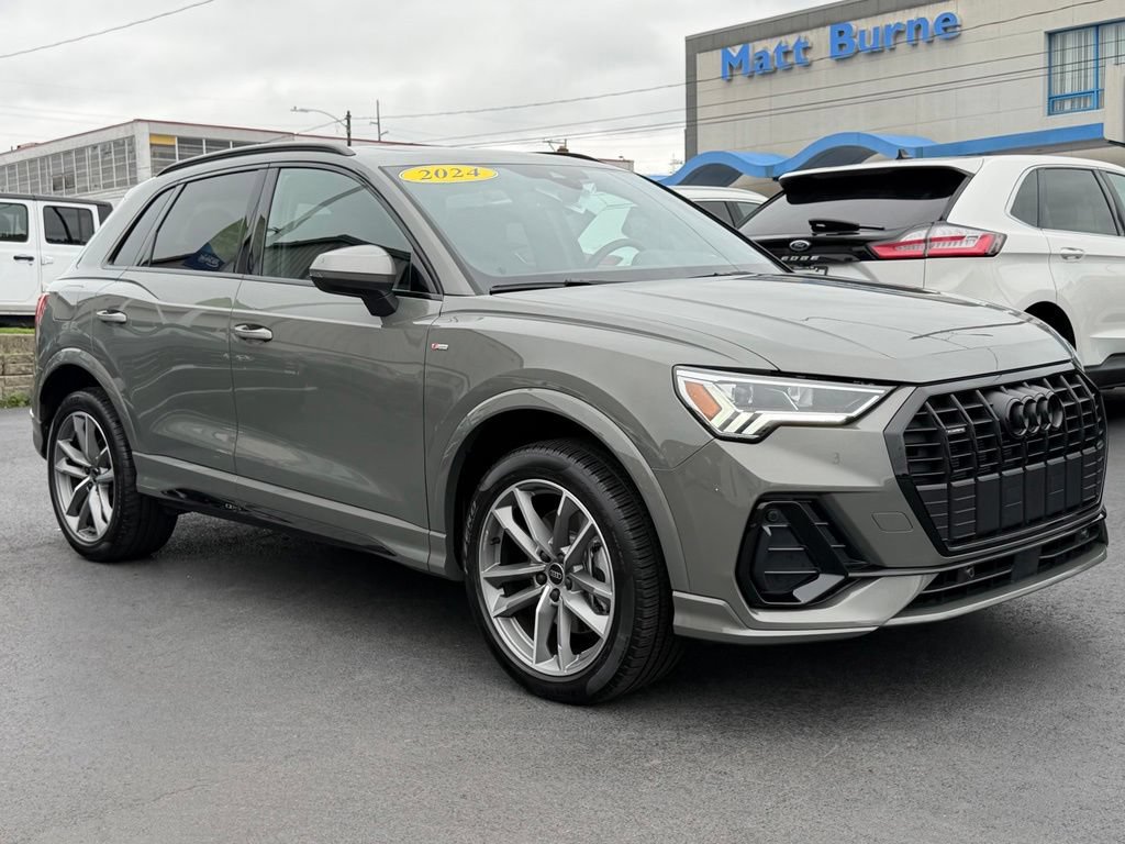 Used 2024 Audi Q3 2.0T Premium w/ Convenience Package AWD/4WD image 1