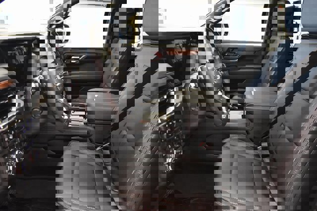 Used 2025 GMC Yukon Denali w/ Denali Reserve Package image 24