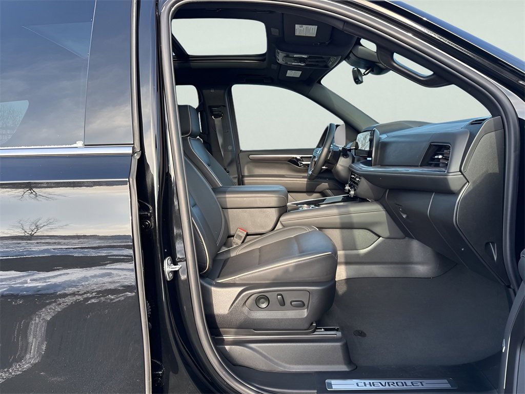 Used 2025 Chevrolet Tahoe Premier image 10