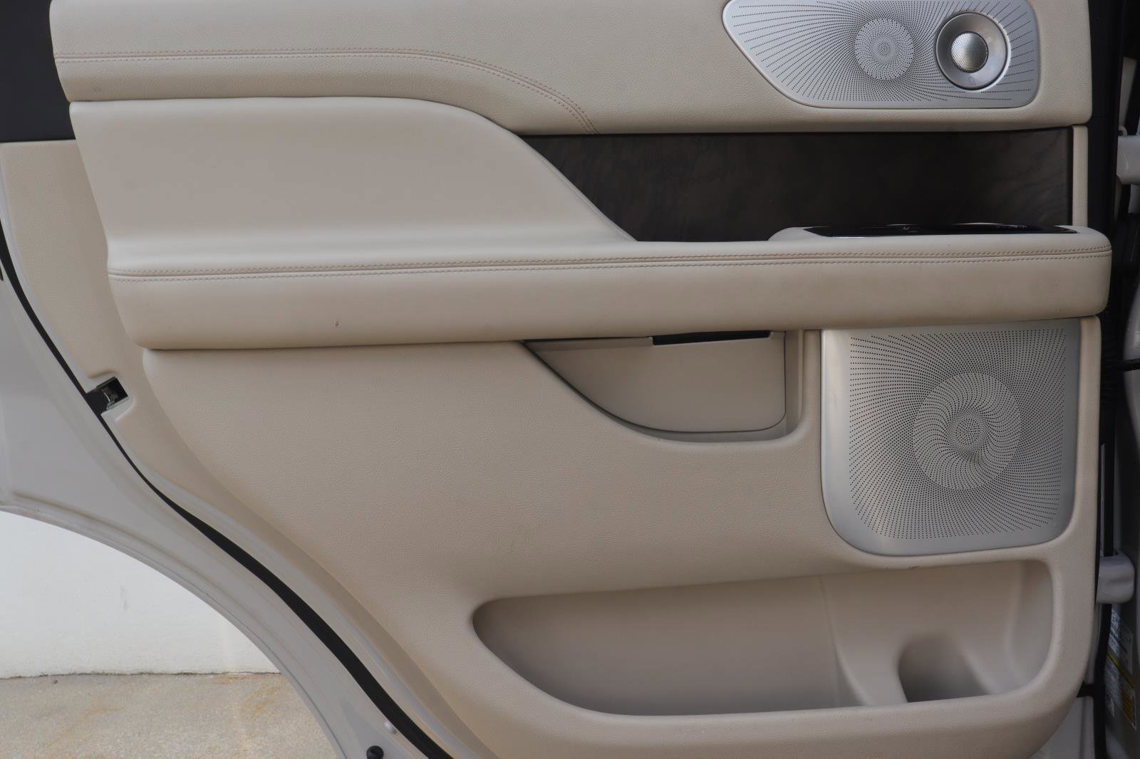 Used 2020 Lincoln Navigator Reserve w/ Luxury Package image 11