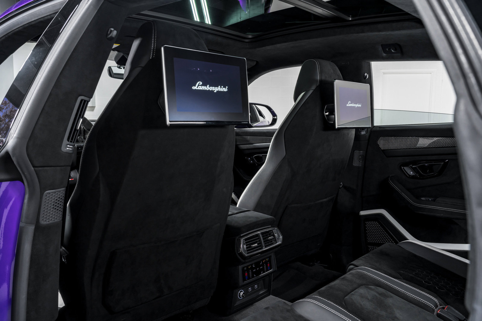 Used 2023 Lamborghini Urus Performante AWD/4WD image 32