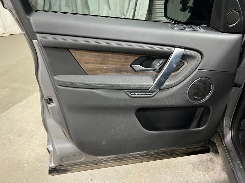 Used 2020 Land Rover Discovery Sport SE image 24