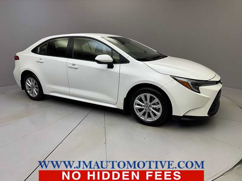 Used 2023 Toyota Corolla LE w/ LE Convenience Package FWD image 7