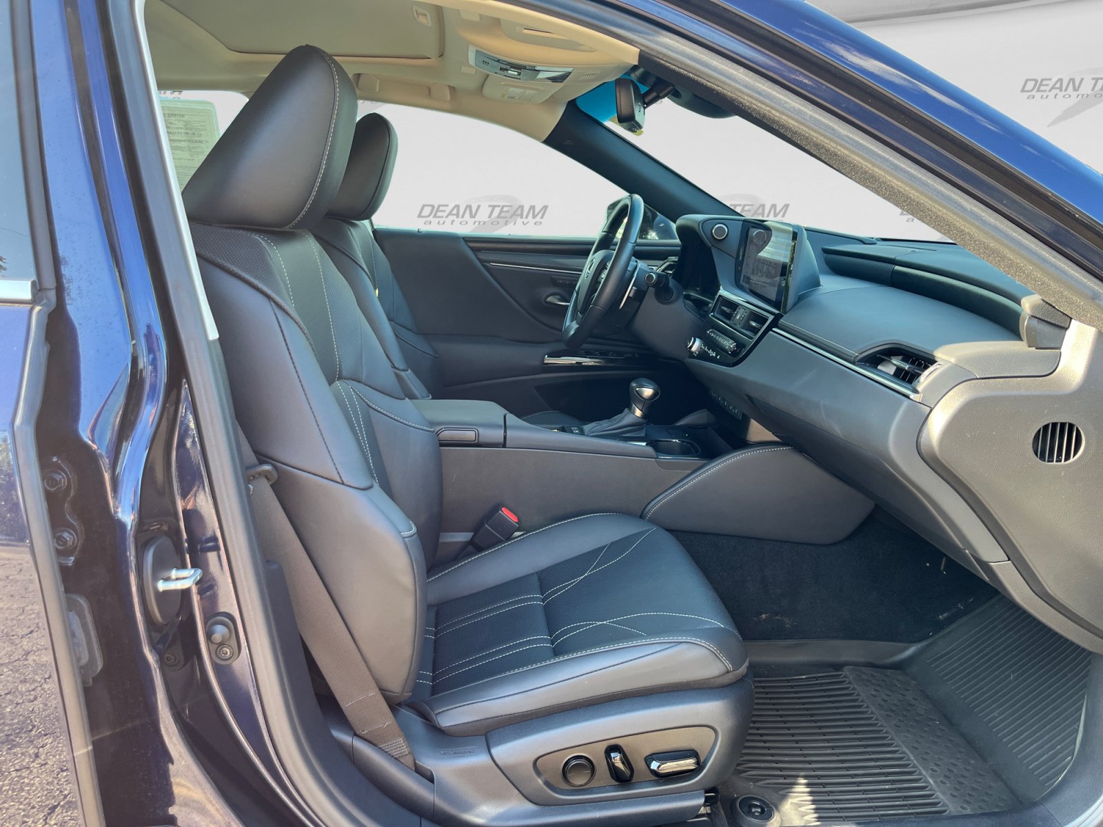 Used 2025 Lexus ES 300h Ultra Luxury w/ Accessory Package (Z2) FWD image 15