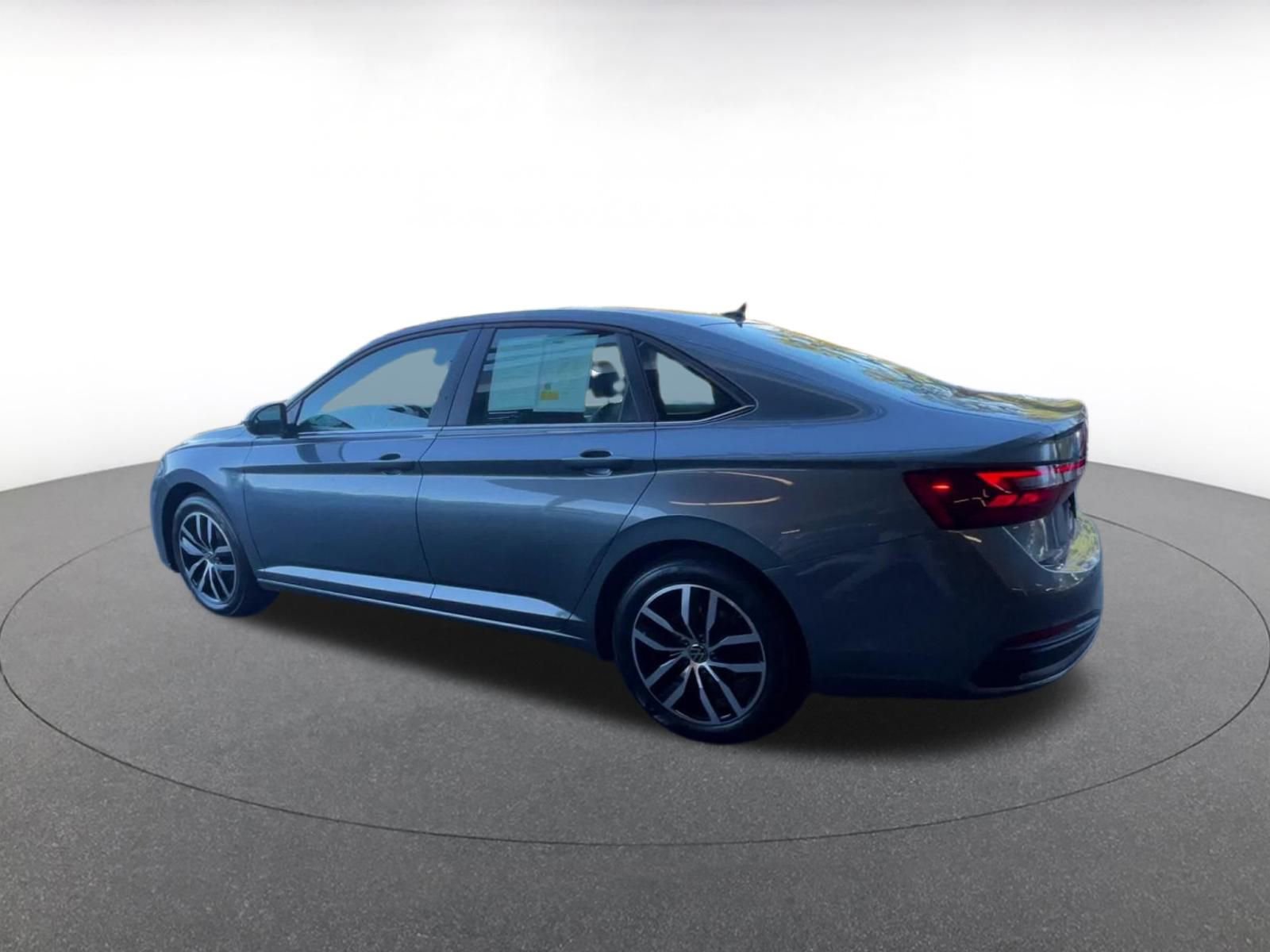 Used 2025 Volkswagen Jetta SE image 10