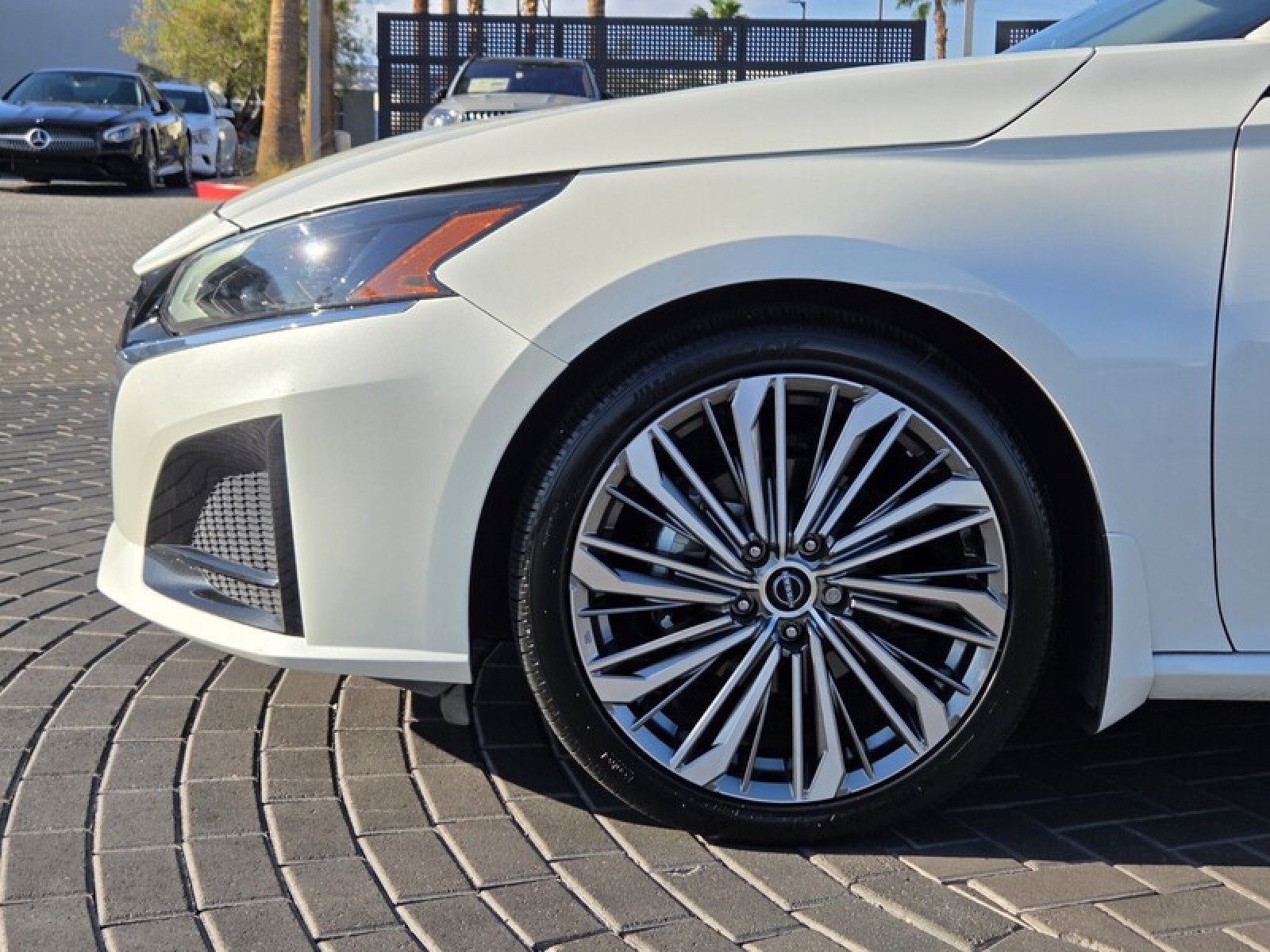 Used 2023 Nissan Altima 2.5 SL FWD image 12