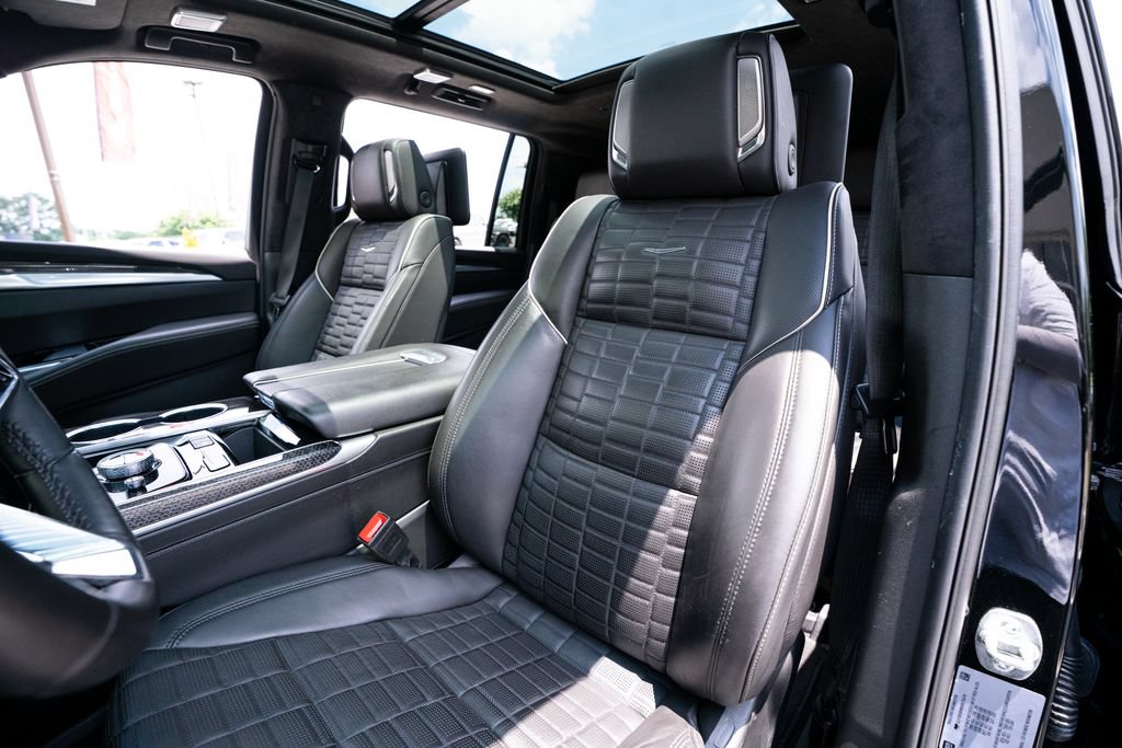 Used 2025 Cadillac Escalade ESV V AWD/4WD image 33