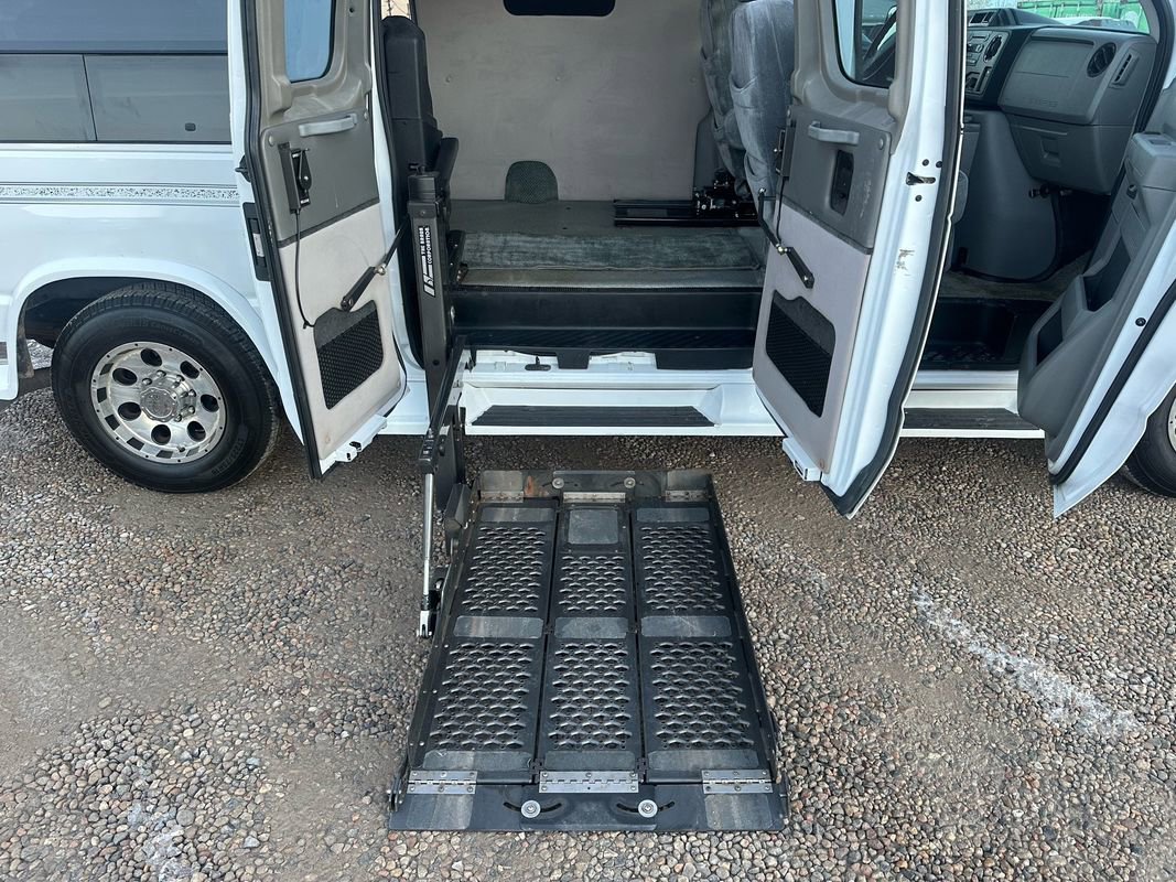 Used 2010 Ford E-150 and Econoline 150 image 22