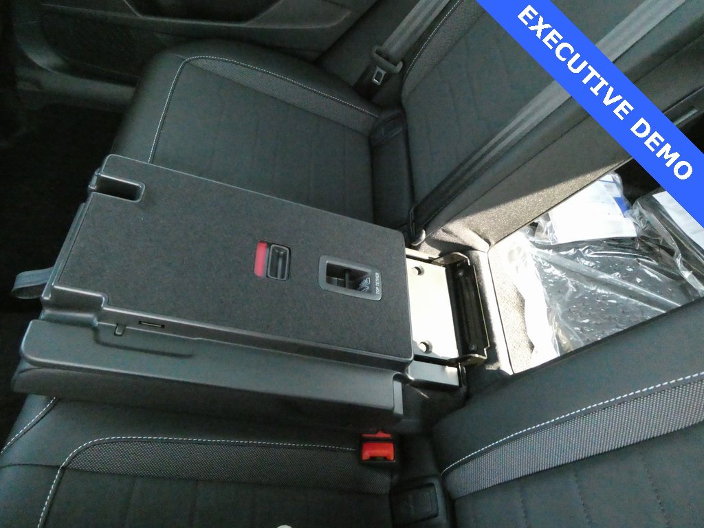 Certified 2025 Volkswagen Taos SE image 38