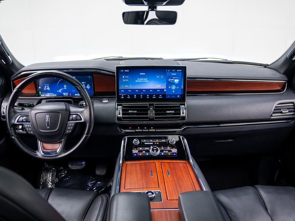 Used 2024 Lincoln Navigator Reserve image 10