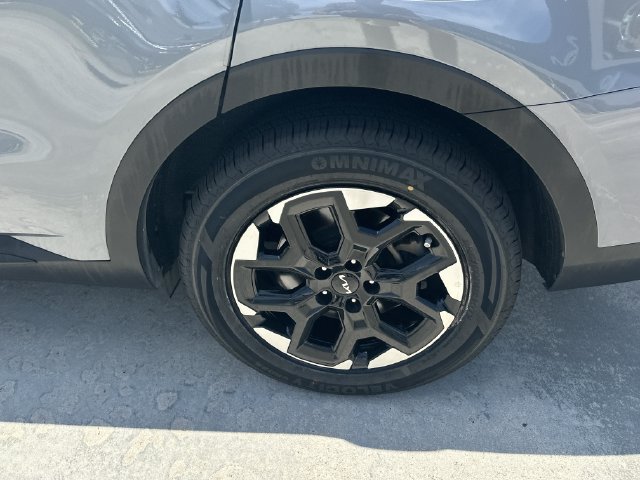 Certified 2025 Kia Sorento S FWD image 10