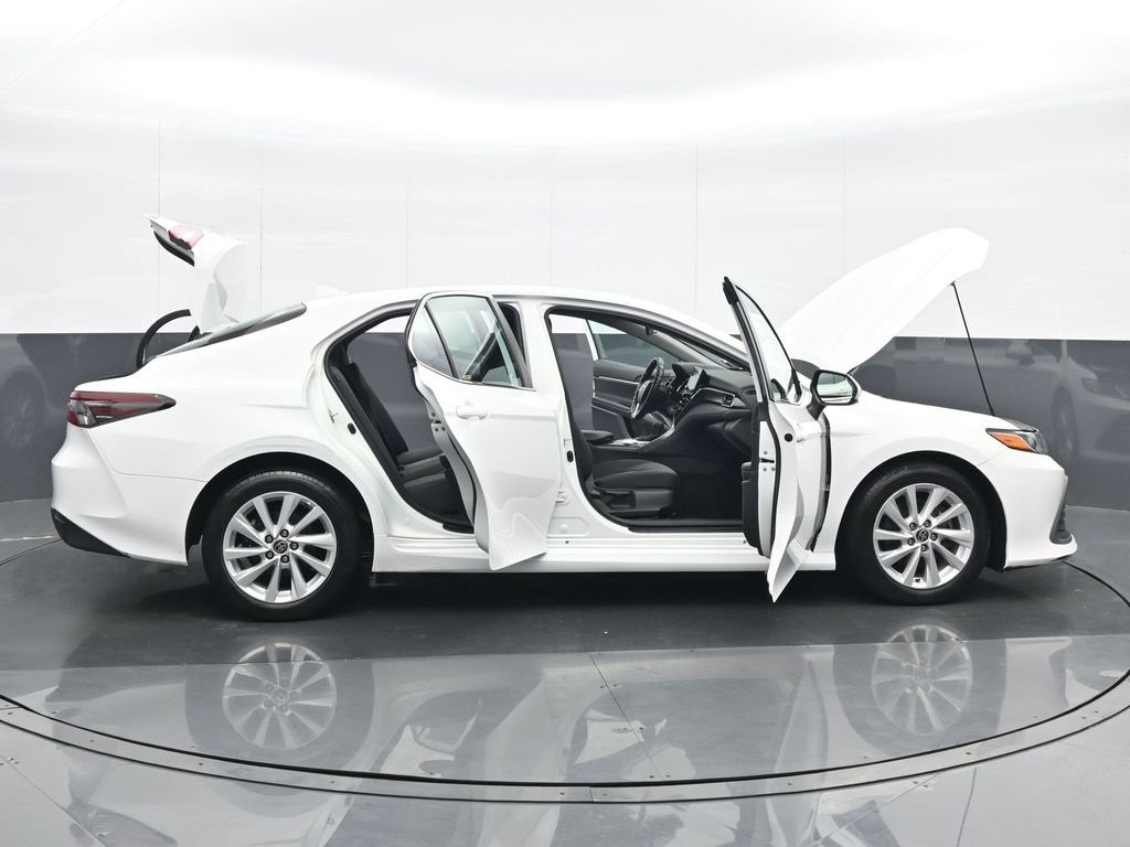 Used 2022 Toyota Camry LE image 26