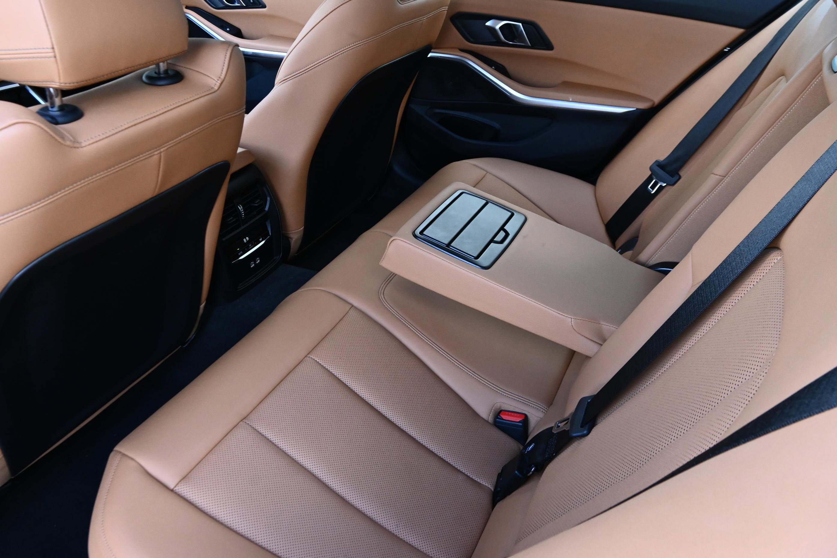 Certified 2025 BMW 330i Sedan image 8