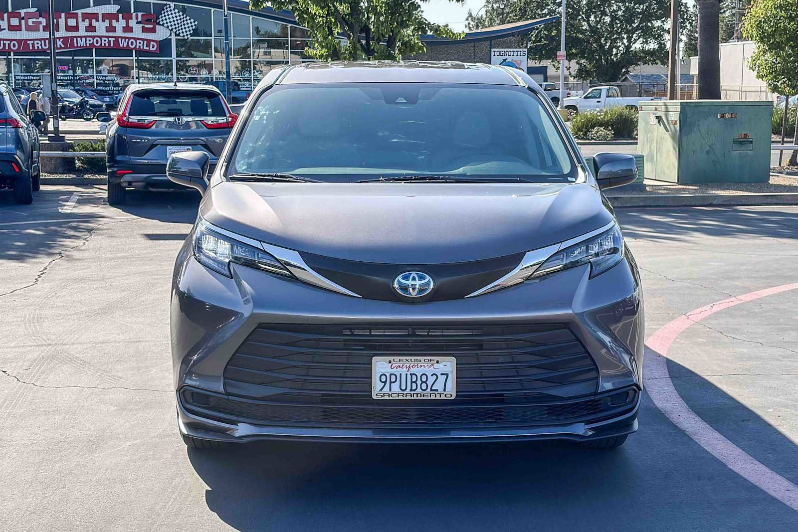 Used 2024 Toyota Sienna LE image 6