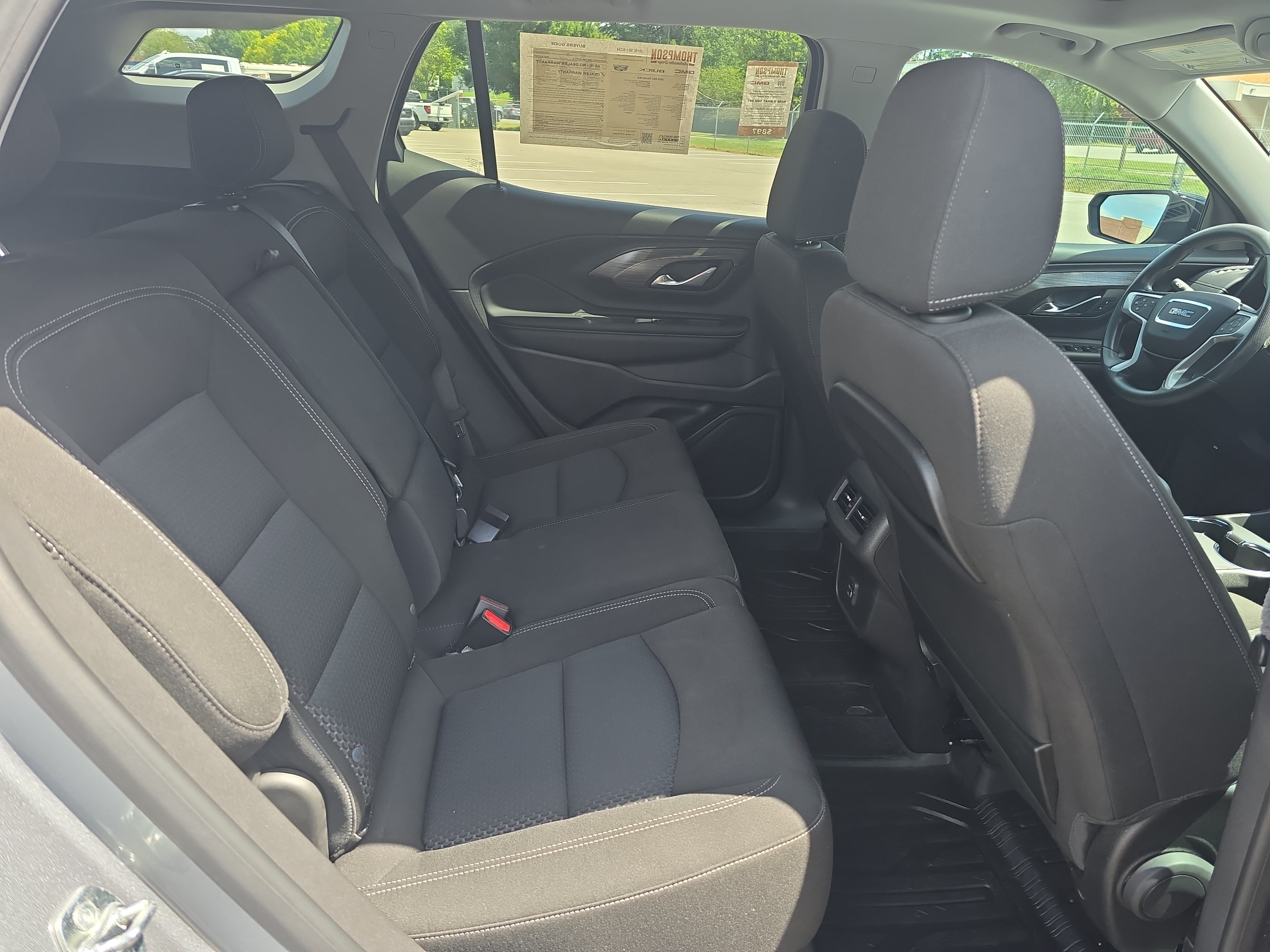 Used 2024 GMC Terrain SLE w/ Driver Convenience Package FWD image 11