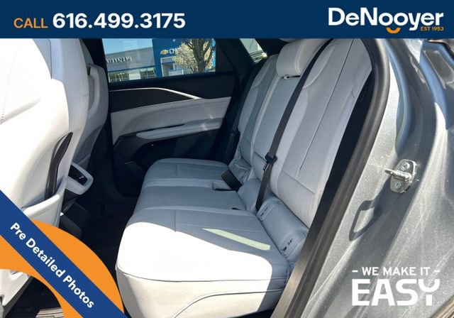 Used 2024 Cadillac Lyriq Luxury AWD/4WD image 11
