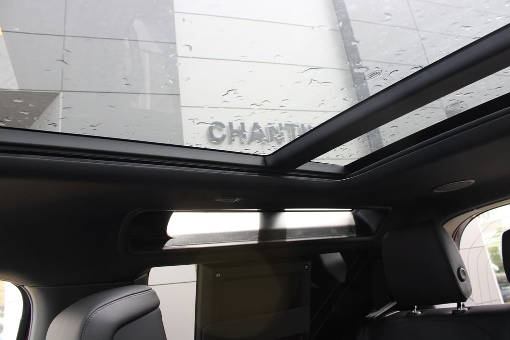 New 2026 Land Rover Defender 90 X-Dynamic SE AWD/4WD image 18