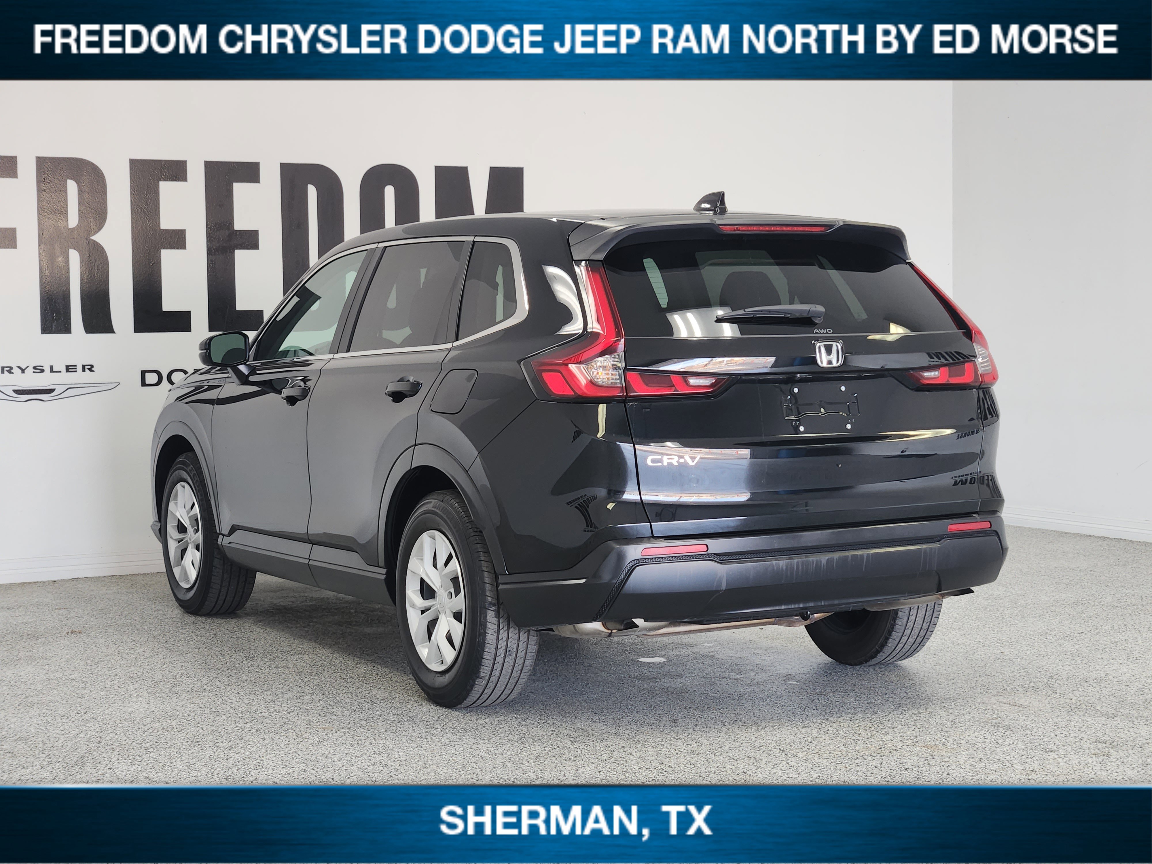 Used 2025 Honda CR-V LX image 3