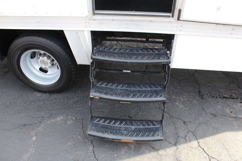 Used 2016 Chevrolet Express 4500 Extended image 29