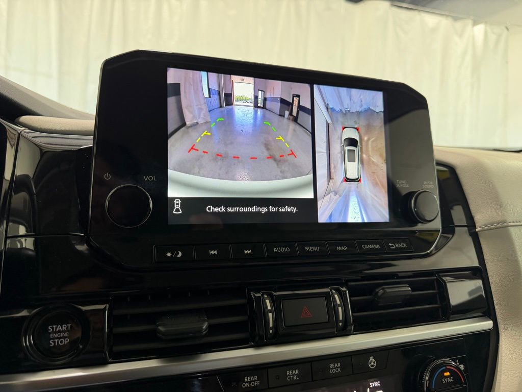 Used 2025 Nissan Pathfinder SL AWD/4WD image 3