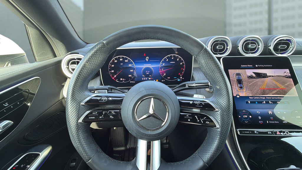 Used 2025 Mercedes-Benz GLC 300 4MATIC image 25